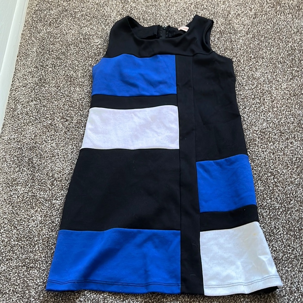 Roxette youth dress. Size medium. Full zipper along the back